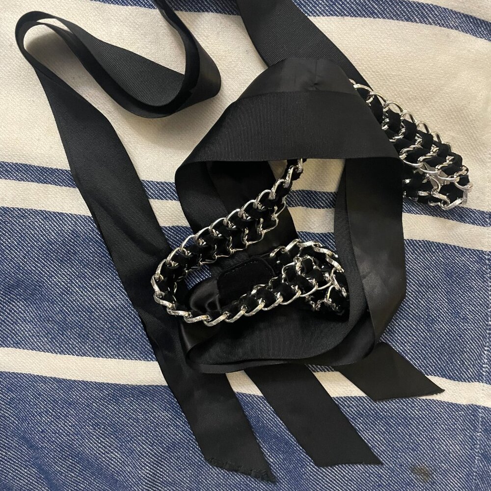 Silver  chain interwoven with black satin belt - Picture 3 of 4